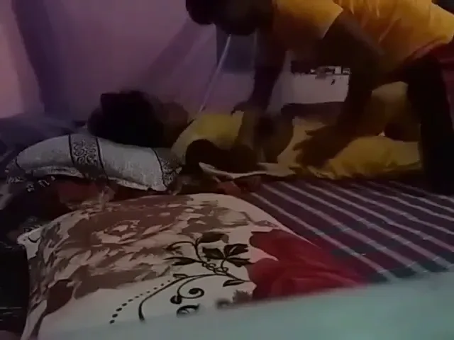 हल्दी प्रोग्राम के बाद लवर्स ने किया जोरदार चुदाई का कार्यक्रम हिंदी बीएफ — screenshot 3