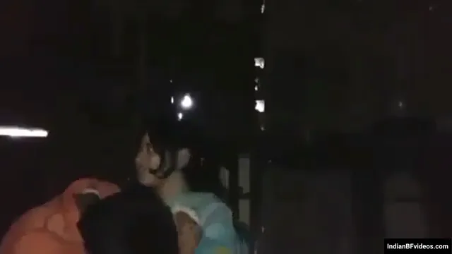 जॉइंट फैमिली अंधेरे कमरे में देवर ने भाभी से चुम्मा चाटी की देसी सेक्स हिंदी बीएफ एमएमएस वीडियो