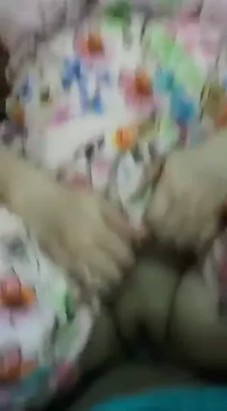 दोस्त की बीवी को चोदता आदमी बोला जल्दी निकलवा दोगी मेरा लंड वीडियो — screenshot 2