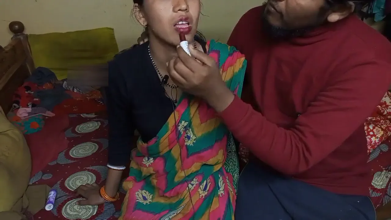 इंडियन स्लिम भाभी की साड़ी उठाकर पति ने चूत चोदी हिंदी बीएफ वीडियो