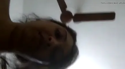 अहमदाबाद की मोटी बिग बूब्स देसी गर्ल की चूत चुदाई हिंदी बीएफ वीडियो — screenshot 2
