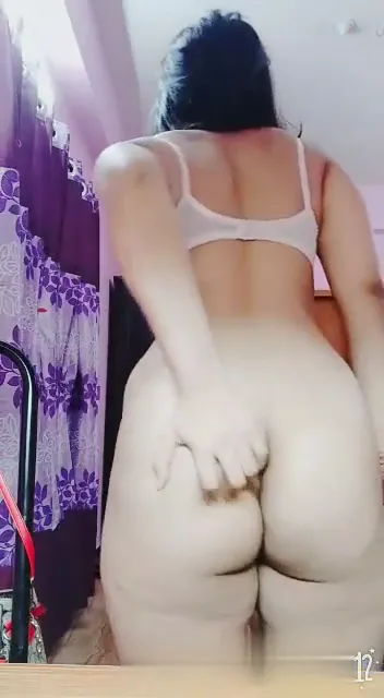 बड़े चूतड़ों पर तेज चांटे मारती क्यूटी की गांड चुदाई वीडियो — screenshot 5