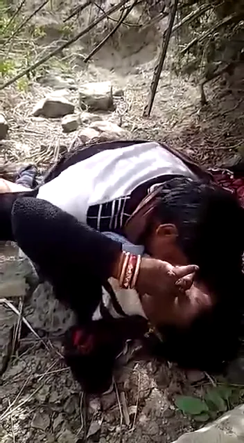 पति ने लुगाई की चूत चुदाई जोरदार तरीके से फिल्माई वीडियो — screenshot 4
