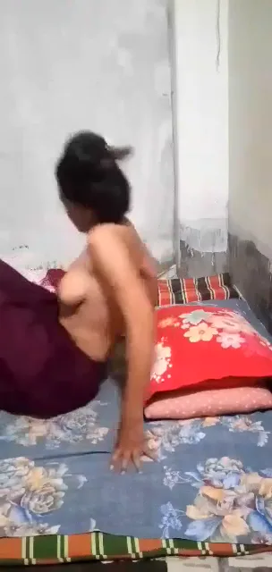 रोमांस में कपड़े उतारकर लवर्स की नंगी चूत चुदाई MMS देसी सेक्स ब्लू फिल्म हिंदी बीएफ — screenshot 3