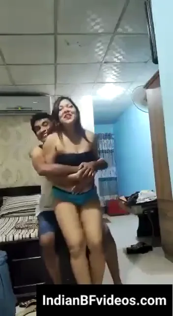 ब्रा पैंटी पहनी कॉलगर्ल के साथ देसी आदमी ने रोमांस करके चुदाई की बीएफ वीडियो — screenshot 1