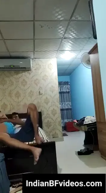 ब्रा पैंटी पहनी कॉलगर्ल के साथ देसी आदमी ने रोमांस करके चुदाई की बीएफ वीडियो — screenshot 2