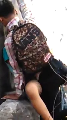 कॉलेज बंक कर होटल में जोरदार चुदाई करते देसी लवर्स का पूरा हिंदी बीएफ एमएमएस — screenshot 2