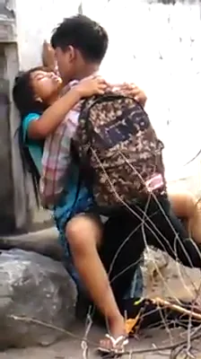 कॉलेज बंक कर होटल में जोरदार चुदाई करते देसी लवर्स का पूरा हिंदी बीएफ एमएमएस — screenshot 3
