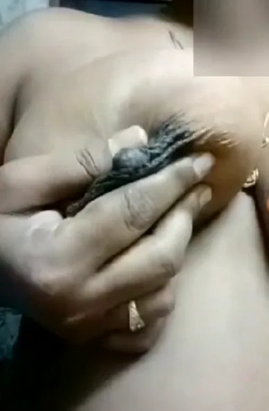 जवान लड़के के लिए बड़े निपल्स वाली आंटी ने गन्दी सेल्फ बनाई वीडियो — screenshot 6
