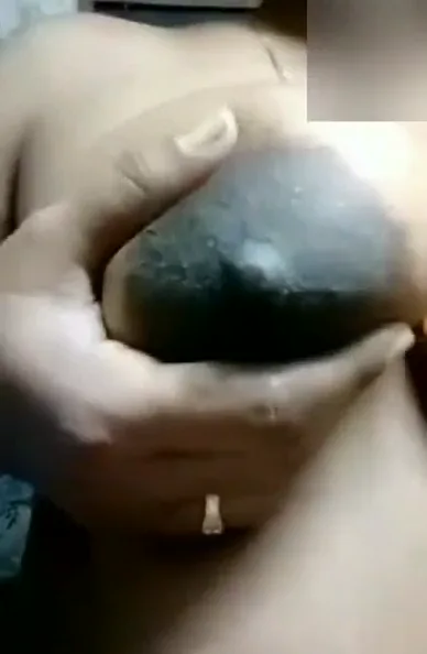 जवान लड़के के लिए बड़े निपल्स वाली आंटी ने गन्दी सेल्फ बनाई वीडियो — screenshot 7
