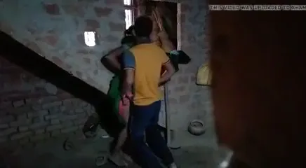 लड़के ने देहाती बिहारी मजदूर की लुगाई की चूत जोर से चोदी वीडियो