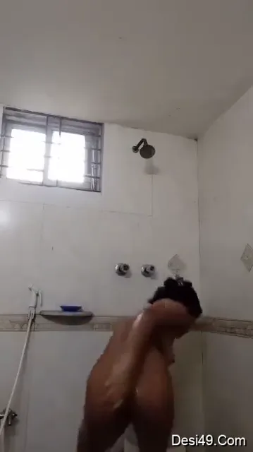 काले सांवले चूतड़ दिखाती नंगी नहाती देसी इंडियन गर्ल हिंदी बीएफ वीडियो — screenshot 2