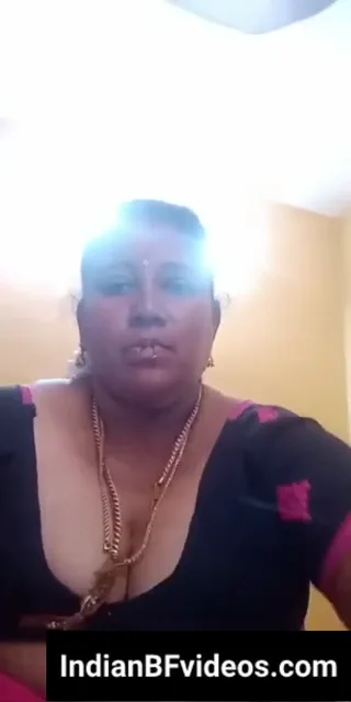 मल्लू आंटी ने बड़े स्तनों का न्यूड वीडियो कॉल शो दिखाया — screenshot 1