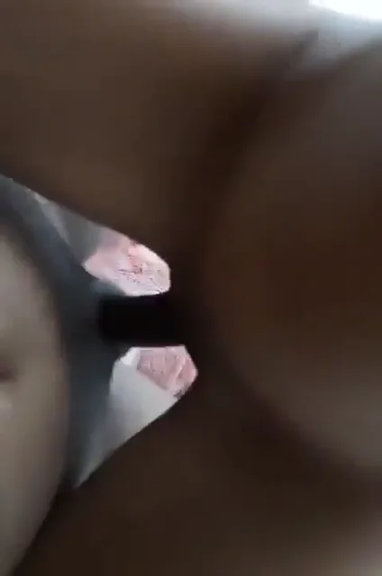 पति का लंड चूसकर चिकनी चूत में लेती हॉट घरेलू वाइफ की देसी चुदाई — screenshot 4