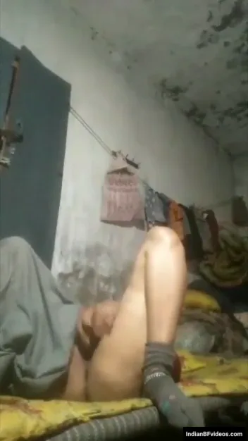 गाँव की कामुक देसी लड़की ने डिल्डो से किया मास्टरबेशन चूत चुदाई वीडियो — screenshot 3