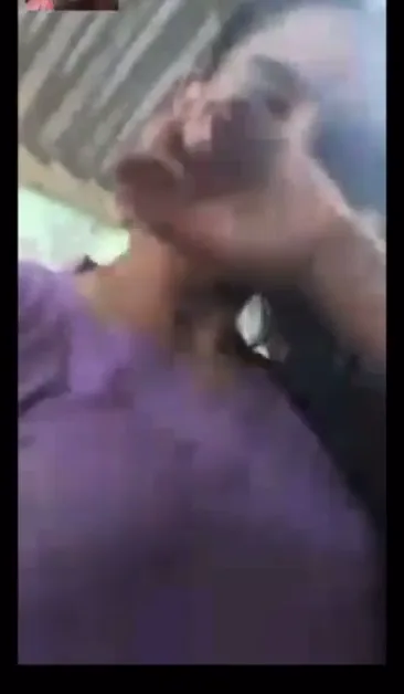 गांव की देसी माल की नंगी बूब्स दबाकर शहरी लड़के ने बनाया गरम देहाती चुदाई MMS — screenshot 2