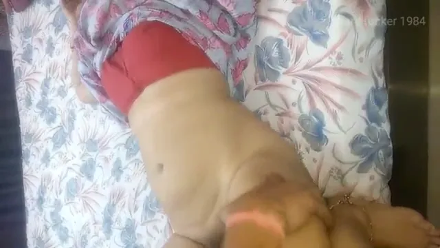 पति बाहर प्रेमी ने भाभी की चूत चोदी देसी MMS वीडियो — screenshot 3