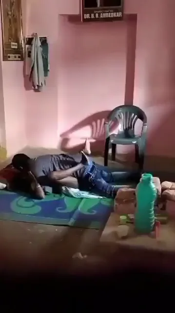 किराए पर रहने वाली आंटी की फटाफट देसी चूत चुदाई एमएमएस वीडियो — screenshot 4