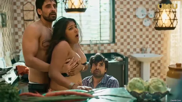 दो मर्दों ने पति की पत्नी की चूत में लंड डालकर चुदाई दिखाई वीडियो — screenshot 1