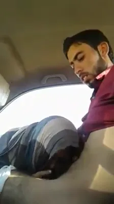 पाकिस्तानी मुस्लिम कपल की कार में जोरदार चुदाई का MMS वीडियो — screenshot 1