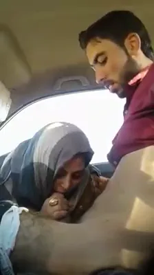 पाकिस्तानी मुस्लिम कपल की कार में जोरदार चुदाई का MMS वीडियो — screenshot 2