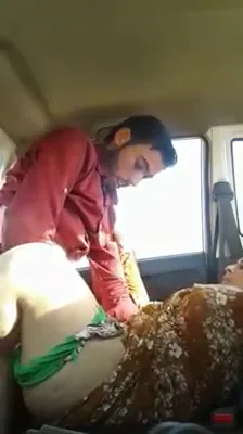 पाकिस्तानी मुस्लिम कपल की कार में जोरदार चुदाई का MMS वीडियो — screenshot 5