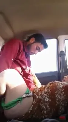 पाकिस्तानी मुस्लिम कपल की कार में जोरदार चुदाई का MMS वीडियो — screenshot 6
