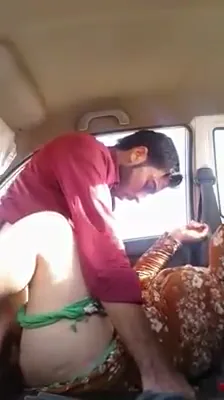 पाकिस्तानी मुस्लिम कपल की कार में जोरदार चुदाई का MMS वीडियो — screenshot 9