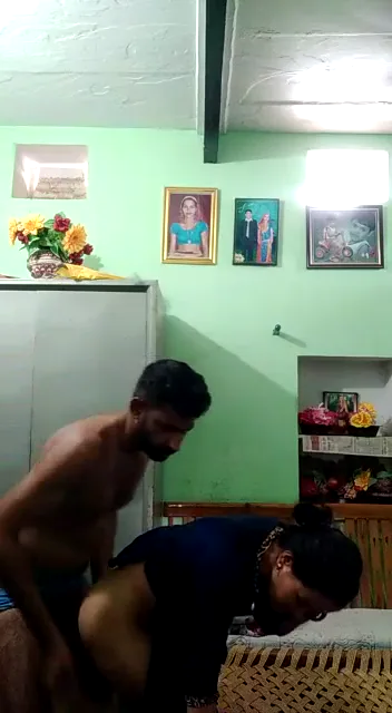प्रेमी से ठुकी चीटर देसी बीवी की चूत चुदाई वाला एमएमएस — screenshot 4