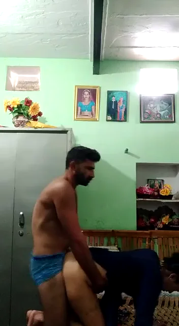 प्रेमी से ठुकी चीटर देसी बीवी की चूत चुदाई वाला एमएमएस — screenshot 5