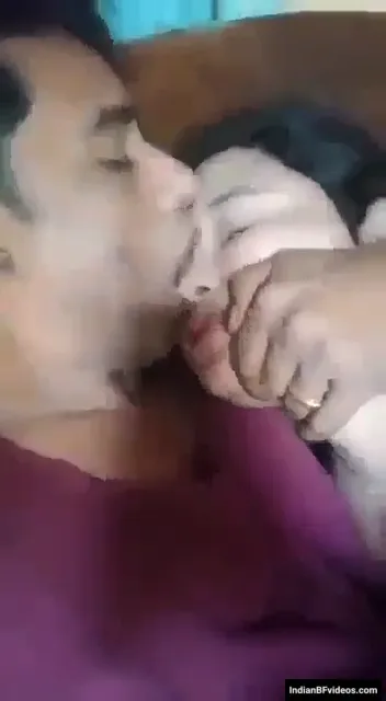 बंगाली भाभी की देसी चूत पति के लंड से चुदाई हिंदी बीएफ एमएमएस वीडियो — screenshot 1