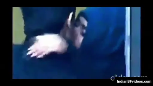 पाकिस्तानी कपल का पब्लिक प्लेस में चुपके से रोमांस करते हुए MMS ब्लू फिल्म — screenshot 3
