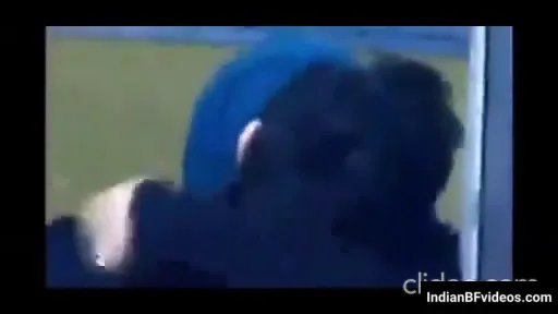 पाकिस्तानी कपल का पब्लिक प्लेस में चुपके से रोमांस करते हुए MMS ब्लू फिल्म — screenshot 9