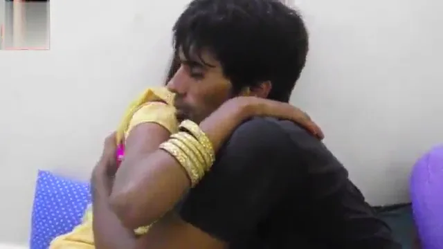 मकानमालिक और कामवाली भाभी का गरमागरम रोमांस वीडियो — screenshot 1