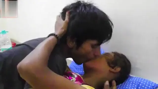 मकानमालिक और कामवाली भाभी का गरमागरम रोमांस वीडियो — screenshot 4