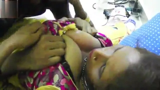 मकानमालिक और कामवाली भाभी का गरमागरम रोमांस वीडियो — screenshot 7