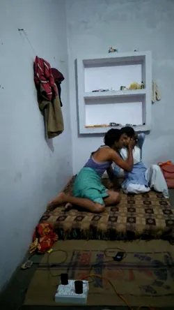 कॉलेज लड़की सीधे बॉयफ्रेंड के घर जाकर चूत चुदवाती हुई देसी सेक्स क्लिप — screenshot 2