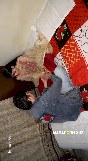 भागकर शादी किए कपल की पहली रात किसिंग रोमांस और चुदाई वीडियो — screenshot 1