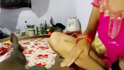 ओडिया आंटी ने लंड हिलाकर चिकनी चूत में डलवाया देसी सेक्स वीडियो — screenshot 1