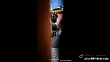 मेरा दोस्त और उसकी गर्लफ्रेंड का चुपके से देखा गया देसी चुदाई वीडियो — screenshot 4