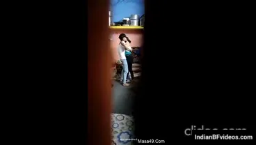 मेरा दोस्त और उसकी गर्लफ्रेंड का चुपके से देखा गया देसी चुदाई वीडियो — screenshot 7