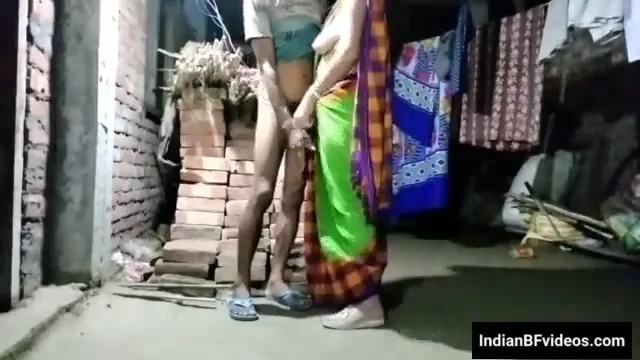 पड़ोसी औरत के घर जाकर की गई जबरदस्त चुदाई की देसी मस्त वीडियो
