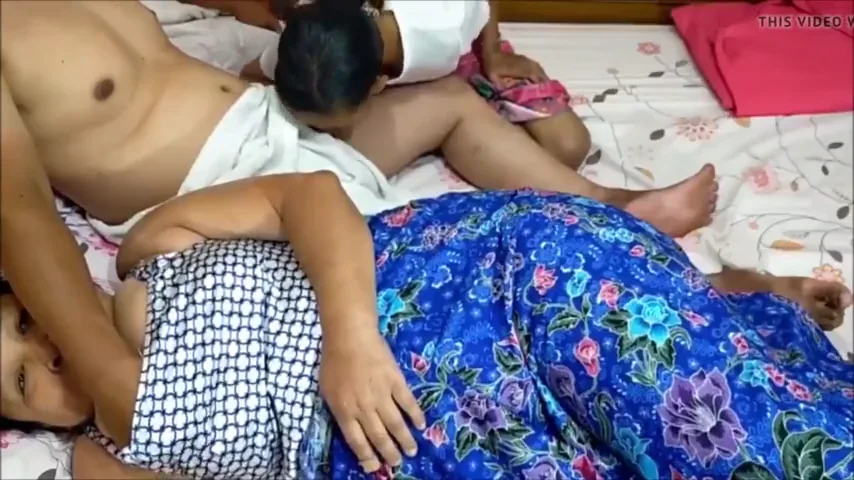 यूपी के डॉन ने दो नेपाली रंडी की चूत चोदते हुए देसी सेक्स MMS ब्लू फिल्म