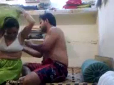 कामवाली आंटी की पूरी सेक्स सर्विस देसी चुदाई MMS वीडियो — screenshot 3