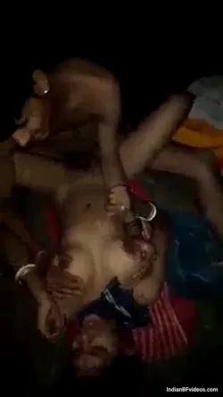खेत में लड़की की चूत चोदकर ब्लू फिल्म बनाई देहाती चुदाई हिंदी बीएफ — screenshot 8