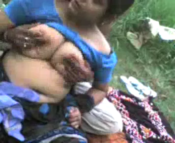 देहाती धोबिन के बूब्स दबाकर खुले में चूत चुदाई की गई वीडियो — screenshot 6