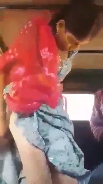 जीप की पिछली सीट पर लिटा कर विमला की बुर चुदाई वीडियो — screenshot 1