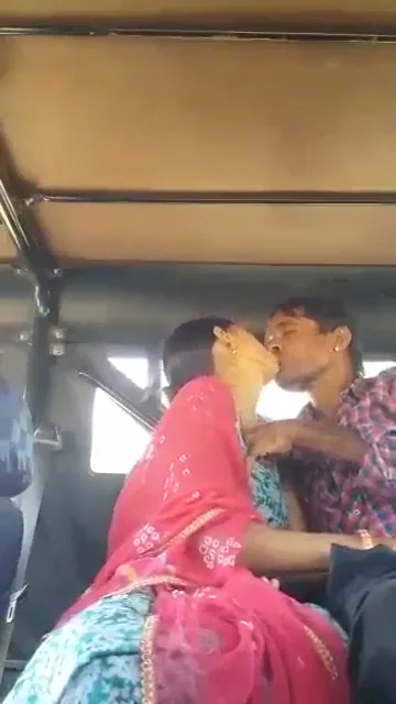 जीप की पिछली सीट पर लिटा कर विमला की बुर चुदाई वीडियो — screenshot 2