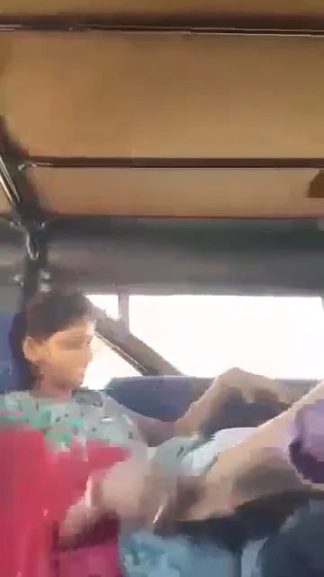 जीप की पिछली सीट पर लिटा कर विमला की बुर चुदाई वीडियो — screenshot 4