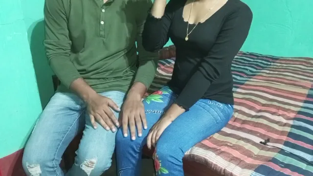 भाभी को देवर ने लंड चूसाकर डॉगी स्टाइल में जोरदार चोदा हिंदी बीएफ वीडियो — screenshot 1